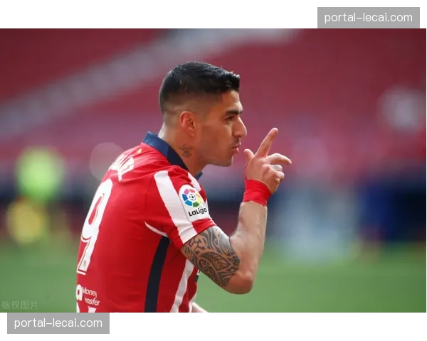 巴萨边锋拉菲尼亚大腿肌肉拉伤，康复计划瞄准国家德比复出